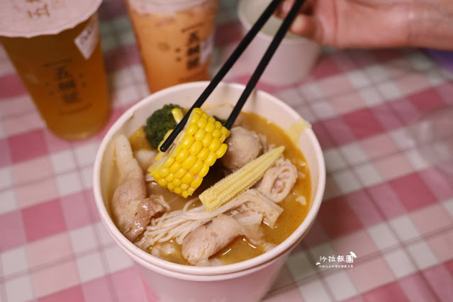 士林新開幕小火鍋『鍋老師台式國民鍋』多種特殊湯底 16 士林新開幕小火鍋『鍋老師台式國民鍋』多種特殊湯底