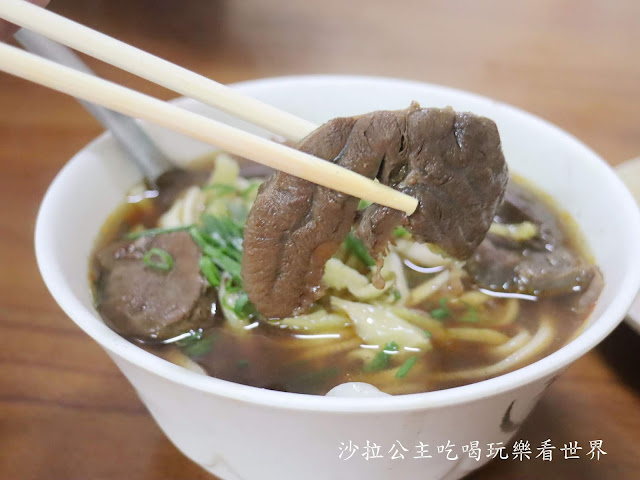 桃園美食/人氣排隊店『巧合珍牛肉麵(總店)』春日路/中藥湯頭/附停車場/老店 17 桃園美食/人氣排隊店『巧合珍牛肉麵(總店)』春日路/中藥湯頭/附停車場/老店