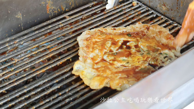 宜蘭頭城人氣美食『頭城車站阿伯炸蛋蔥油餅』蔥油餅/頭城火車站前停車場