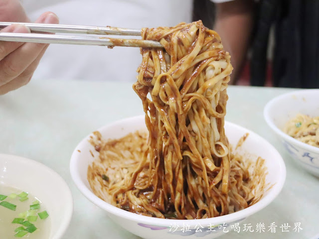 宜蘭頭城美食『頭城麻醬麵』蛤蜊湯沒有/小菜30元起/香噴噴沙茶麵 13 宜蘭頭城美食『頭城麻醬麵』蛤蜊湯沒有/小菜30元起/香噴噴沙茶麵