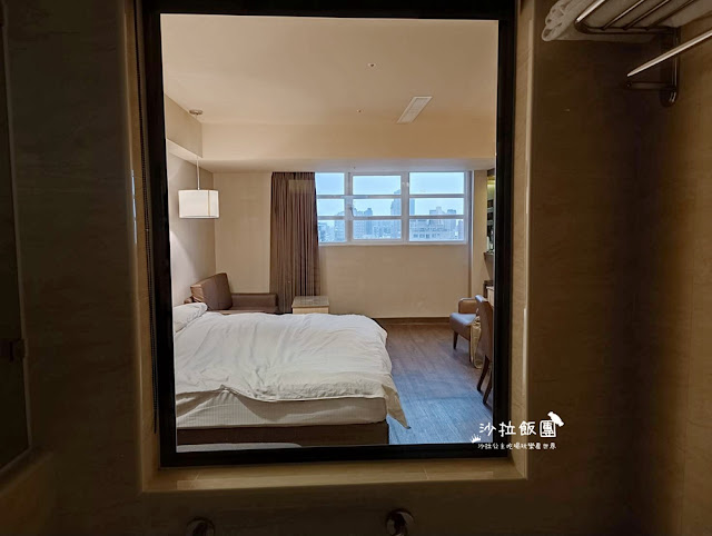 高雄高CP值住宿『康橋商旅六合夜市七賢館』一泊三食，24小時都在吃