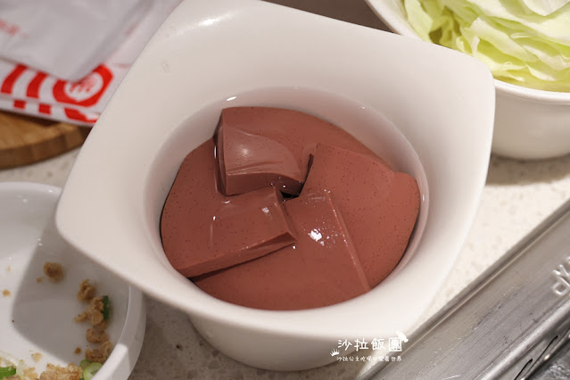 台北人氣火鍋『海底撈微風南山店』法式風格店型、獨立包廂、兒童遊戲室 45 台北人氣火鍋『海底撈微風南山店』法式風格店型、獨立包廂、兒童遊戲室