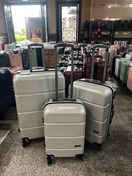 南投埔里行李箱特賣會,工廠直營廠拍,最低990元起,胖胖箱、登機箱、包包通通有 19 南投埔里行李箱特賣會,工廠直營廠拍,最低990元起,胖胖箱、登機箱、包包通通有