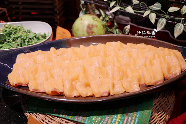 台北吃到飽『泰市場海鮮自助餐廳』天使紅蝦、甜蝦、干貝、極厚蝦餅、泰式奶茶通通吃到飽