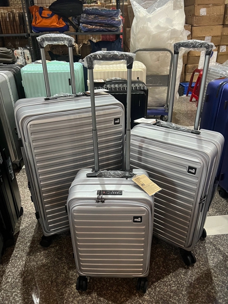 南投埔里行李箱特賣會,工廠直營廠拍,最低990元起,胖胖箱、登機箱、包包通通有 31 南投埔里行李箱特賣會,工廠直營廠拍,最低990元起,胖胖箱、登機箱、包包通通有