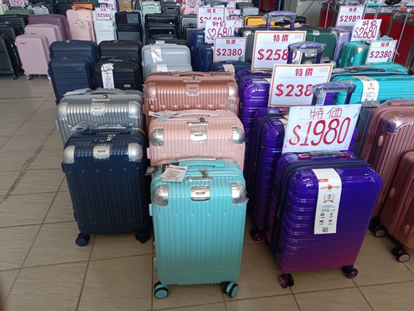 台中豐原行李箱特賣會,工廠直營廠拍990元起,包包、公事包通通有 8 台中豐原行李箱特賣會,工廠直營廠拍990元起,包包、公事包通通有