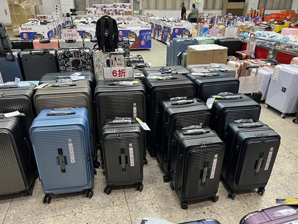 高雄鳳山行李箱特賣會,工廠直營廠拍,行李箱990元起,把握時間 12 高雄鳳山行李箱特賣會,工廠直營廠拍,行李箱990元起,把握時間