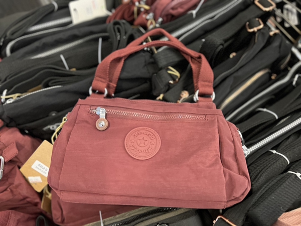 新竹湖口行李箱特賣會,工廠直營廠拍,登機箱990元起,胖胖箱、前開式行李箱、包包 32 新竹湖口行李箱特賣會,工廠直營廠拍,登機箱990元起,胖胖箱、前開式行李箱、包包