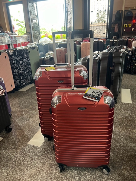 南投埔里行李箱特賣會,工廠直營廠拍,最低990元起,胖胖箱、登機箱、包包通通有 25 南投埔里行李箱特賣會,工廠直營廠拍,最低990元起,胖胖箱、登機箱、包包通通有