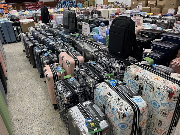 高雄鳳山行李箱特賣會,工廠直營廠拍,行李箱990元起,把握時間 25 高雄鳳山行李箱特賣會,工廠直營廠拍,行李箱990元起,把握時間