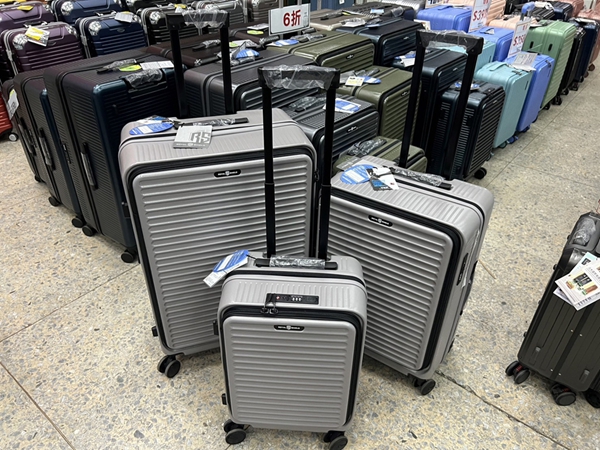 高雄鳳山行李箱特賣會,工廠直營廠拍,行李箱990元起,把握時間 18 高雄鳳山行李箱特賣會,工廠直營廠拍,行李箱990元起,把握時間