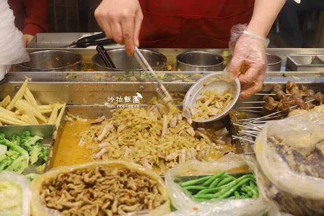 三和夜市美食『小楊脆腸』超涮嘴、台北橋捷運站