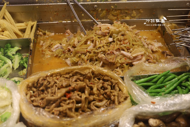 三和夜市美食『小楊脆腸』超涮嘴、台北橋捷運站