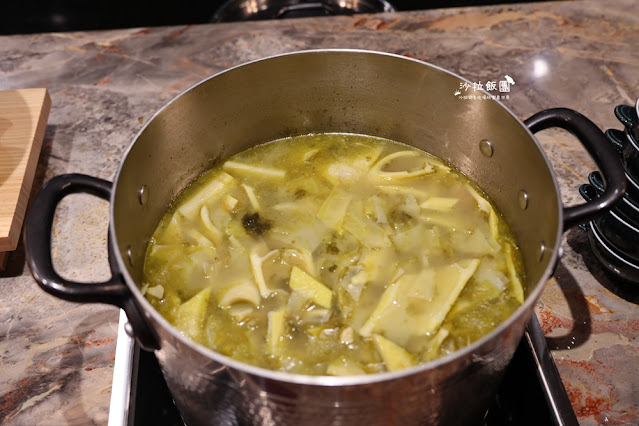 台北最難訂吃到飽島語自助餐廳,晚餐爽吃四小時,假日還送半隻龍蝦 46 台北最難訂吃到飽島語自助餐廳,晚餐爽吃四小時,假日還送半隻龍蝦