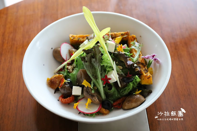 台北輕食.下午茶『歐華酒店-歐麗蛋糕坊』巨無霸紅麴雞腿堡/芒果季限定蛋糕.甜點 6 台北輕食.下午茶『歐華酒店-歐麗蛋糕坊』巨無霸紅麴雞腿堡/芒果季限定蛋糕.甜點