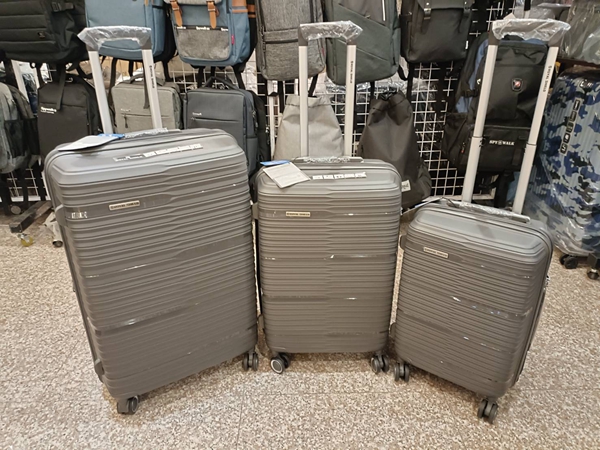 台中豐原行李箱特賣會,工廠直營廠拍990元起,包包、公事包通通有 29 台中豐原行李箱特賣會,工廠直營廠拍990元起,包包、公事包通通有