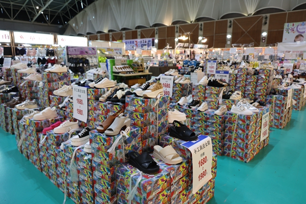 【雙北最大台灣廠拍】tokuyo按摩椅、夏普、名牌運動鞋、伊蕾服飾 156 【雙北最大台灣廠拍】tokuyo按摩椅、夏普、名牌運動鞋、伊蕾服飾