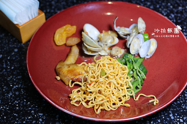 台北吃到飽『泰市場海鮮自助餐廳』天使紅蝦、甜蝦、干貝、極厚蝦餅、泰式奶茶通通吃到飽