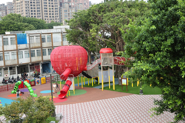 三重蘋果公園『同安36公園』旋轉滑梯、毛毛蟲盪鞦韆 3 三重蘋果公園『同安36公園』旋轉滑梯、毛毛蟲盪鞦韆