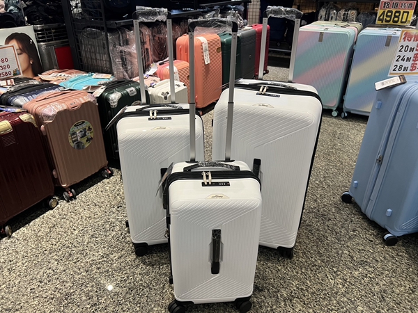 【嘉義新港】行李箱特賣會,工廠直營廠拍最低990元起,胖胖箱、前開式行李箱、後背包 29 【嘉義新港】行李箱特賣會,工廠直營廠拍最低990元起,胖胖箱、前開式行李箱、後背包