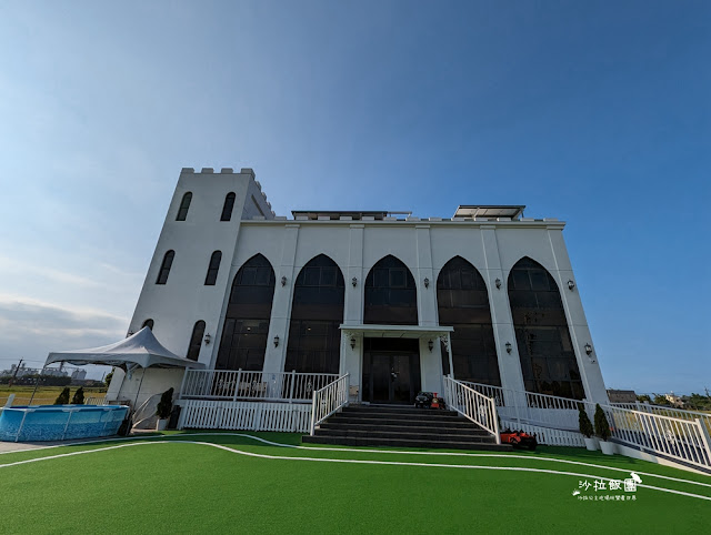 宜蘭恐龍民宿『哥德白色城堡』房間就有大恐龍迎接、露營車 3 宜蘭恐龍民宿『哥德白色城堡』房間就有大恐龍迎接、露營車