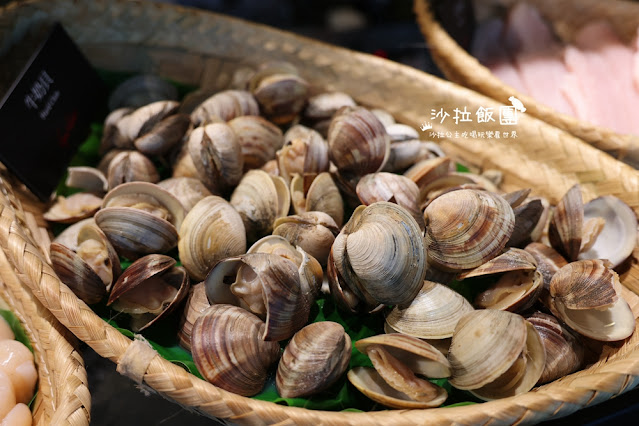 台北吃到飽『泰市場海鮮自助餐廳』天使紅蝦、甜蝦、干貝、極厚蝦餅、泰式奶茶通通吃到飽