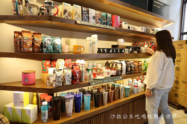 台中景點『麗寶Outlet Mall』打造"小義大利"/全台首間"歐式鐘樓"星巴克鐘樓門市/木育森林 33 台中景點『麗寶Outlet Mall』打造"小義大利"/全台首間"歐式鐘樓"星巴克鐘樓門市/木育森林