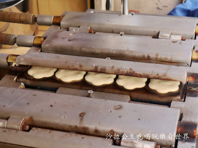 新竹城隍廟必吃美食『郭家潤餅』『梅花雞蛋糕』『苗楊冬瓜仙草絲』新竹美食/小吃