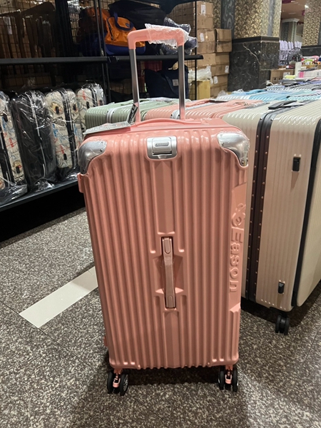 南投埔里行李箱特賣會,工廠直營廠拍,最低990元起,胖胖箱、登機箱、包包通通有 16 南投埔里行李箱特賣會,工廠直營廠拍,最低990元起,胖胖箱、登機箱、包包通通有