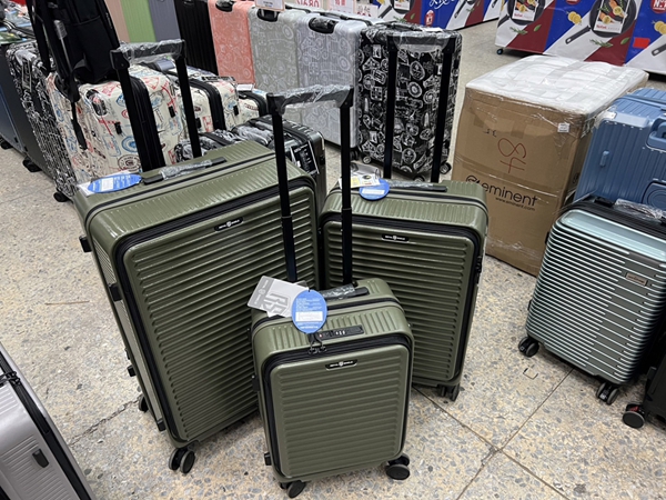 高雄鳳山行李箱特賣會,工廠直營廠拍,行李箱990元起,把握時間 19 高雄鳳山行李箱特賣會,工廠直營廠拍,行李箱990元起,把握時間