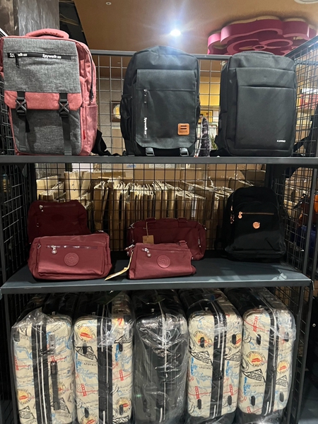 南投埔里行李箱特賣會,工廠直營廠拍,最低990元起,胖胖箱、登機箱、包包通通有 39 南投埔里行李箱特賣會,工廠直營廠拍,最低990元起,胖胖箱、登機箱、包包通通有