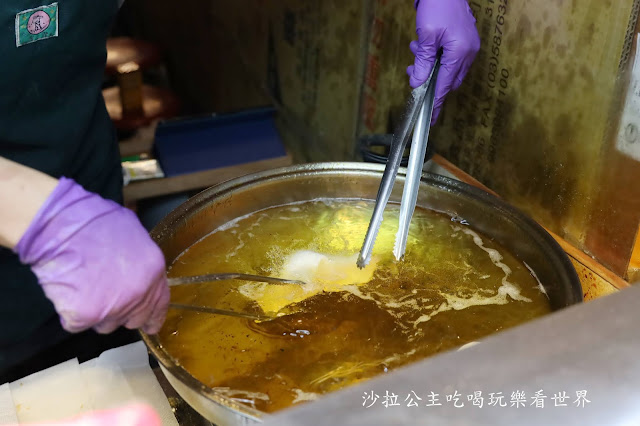 樂華夜市白糖粿/冷掉吃也很酥/外形像牛舌餅裹糖粉 7 樂華夜市白糖粿/冷掉吃也很酥/外形像牛舌餅裹糖粉