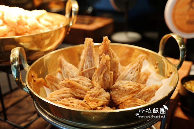 台北吃到飽『泰市場海鮮自助餐廳』天使紅蝦、甜蝦、干貝、極厚蝦餅、泰式奶茶通通吃到飽