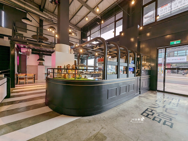 鴻龍宴台中超狂活蝦料理,大船霸氣開進餐廳 5 鴻龍宴台中超狂活蝦料理,大船霸氣開進餐廳