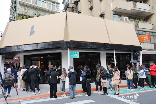 BLIKE台中最美奶茶店插旗東區延吉街,排了一小時才買到 2 BLIKE台中最美奶茶店插旗東區延吉街,排了一小時才買到