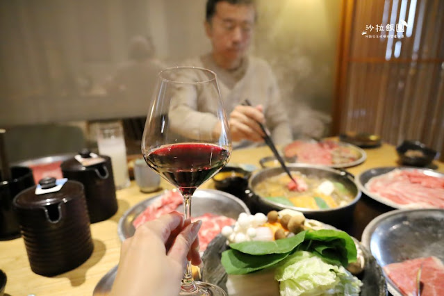 台北火鍋吃到飽『牛小路壽喜燒』正宗日式和牛壽喜燒吃到飽、年節聚餐就來這裡、菜單、捷運中山站 55 台北火鍋吃到飽『牛小路壽喜燒』正宗日式和牛壽喜燒吃到飽、年節聚餐就來這裡、菜單、捷運中山站