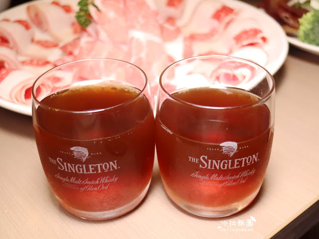 三重麻辣鍋『麻妃頂級麻辣鴛鴦鍋』正宗酸白菜/提供外帶服務 18 三重麻辣鍋『麻妃頂級麻辣鴛鴦鍋』正宗酸白菜/提供外帶服務