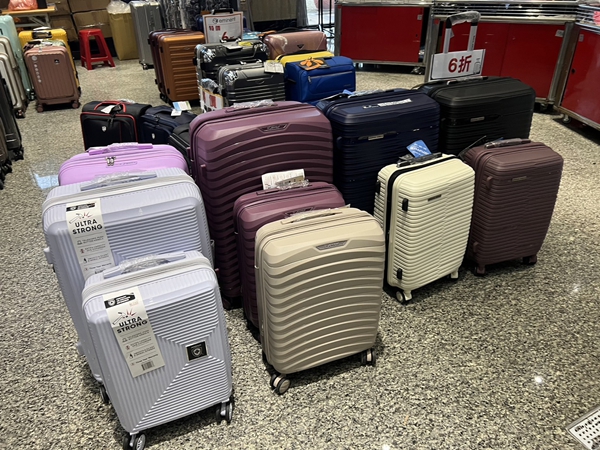 【嘉義新港】行李箱特賣會,工廠直營廠拍最低990元起,胖胖箱、前開式行李箱、後背包 15 【嘉義新港】行李箱特賣會,工廠直營廠拍最低990元起,胖胖箱、前開式行李箱、後背包