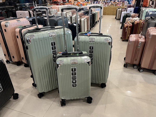 彰化福興行李箱特賣會,工廠直營廠拍特價出清 19 彰化福興行李箱特賣會,工廠直營廠拍特價出清