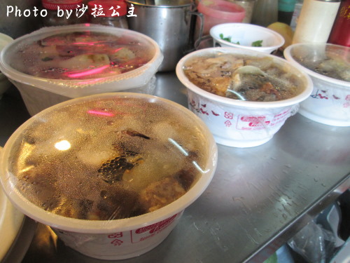 慈聖宮(Tsu-Sheng Temple):大同區「慈聖宮小吃街」大稻埕 慈聖宮(Tsu-Sheng Temple):大同區「慈聖宮小吃街」大稻埕