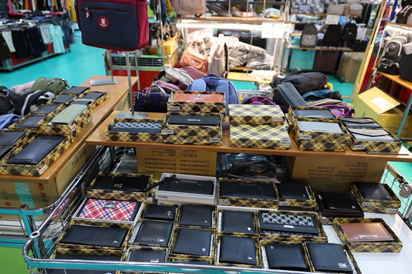 【雙北最大台灣廠拍】tokuyo按摩椅、夏普、名牌運動鞋、伊蕾服飾 151 【雙北最大台灣廠拍】tokuyo按摩椅、夏普、名牌運動鞋、伊蕾服飾