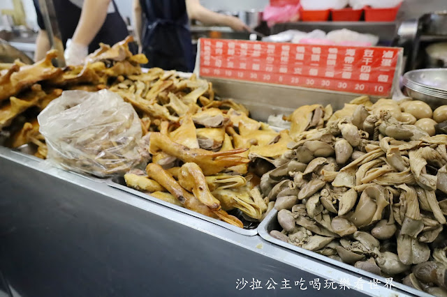 新竹城隍廟人氣小吃『許二姊鴨肉許』炒鴨血.鴨肉飯/宵夜 15 新竹城隍廟人氣小吃『許二姊鴨肉許』炒鴨血.鴨肉飯/宵夜