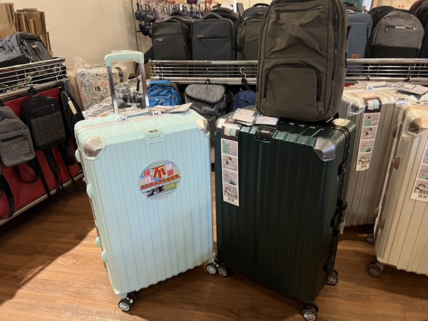 高雄楠梓行李箱特賣會,工廠直營廠拍最低990元起,胖胖箱、前開式行李箱、登機箱、包包通通有 27 高雄楠梓行李箱特賣會,工廠直營廠拍最低990元起,胖胖箱、前開式行李箱、登機箱、包包通通有