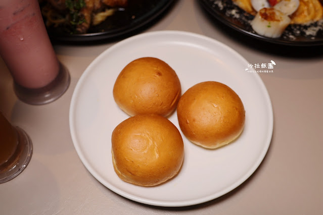 逢甲浮誇系美食必點101海鮮塔『8德司創意餐館逢甲店』宵夜也可以吃到 60 逢甲浮誇系美食必點101海鮮塔『8德司創意餐館逢甲店』宵夜也可以吃到