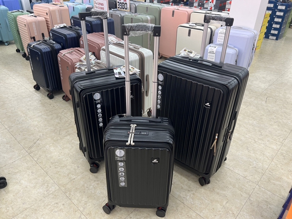 高雄仁武行李箱工廠直營廠拍，最低990元起，登機箱、胖胖箱、前開式行李箱、包包