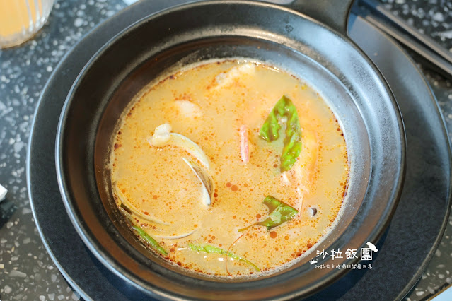 台北吃到飽『泰市場海鮮自助餐廳』天使紅蝦、甜蝦、干貝、極厚蝦餅、泰式奶茶通通吃到飽