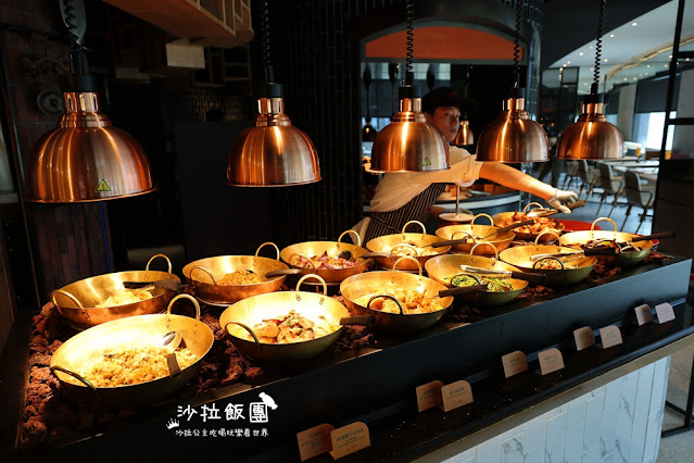 台北吃到飽『泰市場海鮮自助餐廳』天使紅蝦、甜蝦、干貝、極厚蝦餅、泰式奶茶通通吃到飽