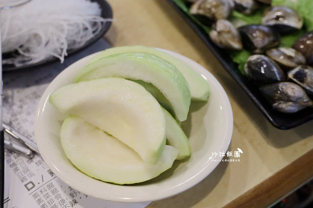 『尚井日式涮涮鍋三重忠孝店』8種風味湯頭免費任你選，280元起水果、甜點、刨冰、飲料通通吃到飽