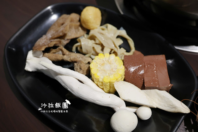 台中逢甲羊肉爐吃到飽『羊霸天下逢甲店』羊大骨、羊肉、火鍋料、蔬菜、飲料自助吧 32 台中逢甲羊肉爐吃到飽『羊霸天下逢甲店』羊大骨、羊肉、火鍋料、蔬菜、飲料自助吧