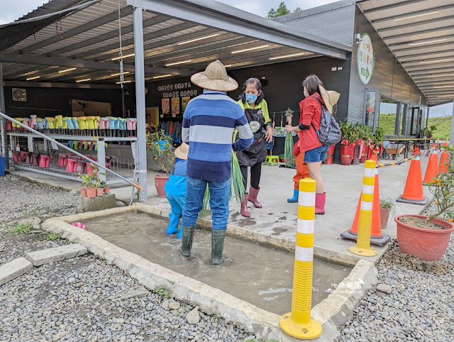 宜蘭親子景點『初咪體驗農場』拔三星蔥、、抓泥鰍、DIY創意蔥麵包體驗、沙坑 22 宜蘭親子景點『初咪體驗農場』拔三星蔥、、抓泥鰍、DIY創意蔥麵包體驗、沙坑